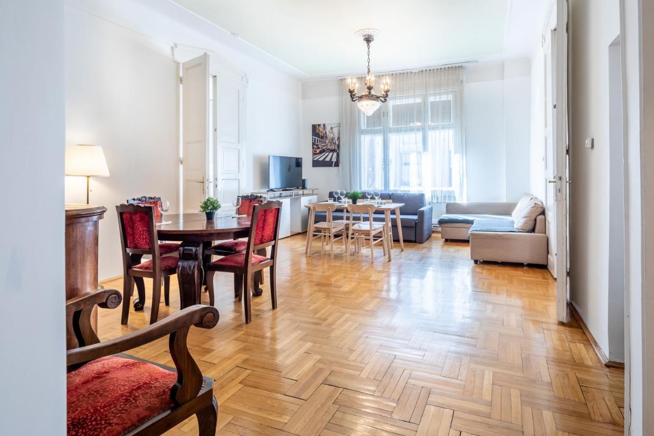 Huge In The Center Appartement Budapest