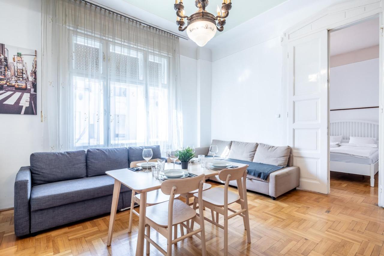 Huge In The Center Apartament *